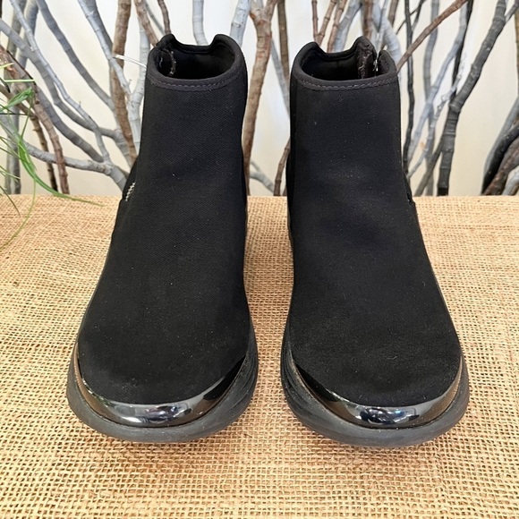 Bzees Zora Black Microfiber Washable Wedge Ankle Boots Size 8 - 8.5 Women's - Picture 4 of 11